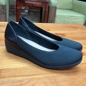 BearTraps black slip on shoes size 9